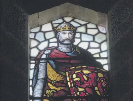  ??  ?? 0 A stained glass window showing King Robert the Bruce inside the Wallace Monument