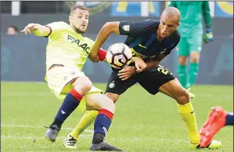  ?? (AP) ?? Bologna’s Mattia Destro (left), challenges for the ball with Inter Milan’s Miranda during Serie A soccer match between Inter Milan and Bologna, at the San Siro Stadium in Milan, Italy on Sept 25.