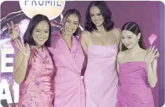  ?? ?? Promil and Promil Gold gifted moms together with Wyeth Vice President for Marketing Carmela Gabunada (leftmost)