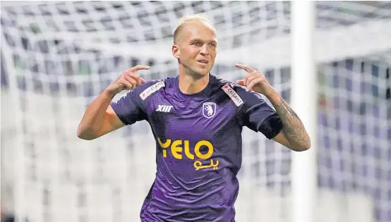  ??  ?? 16 Tore und 16 Assists in 33 Spielen: Raphael Holzhauser ist das Um und Auf im Spiel des Beerschot Voetbalclu­b Antwerpen.