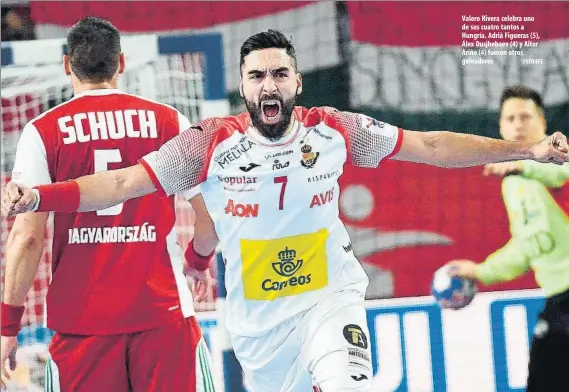  ?? FOTO:EFE ?? Valero Rivera celebra uno de sus cuatro tantos a Hungría. Adrià Figueras (5), Álex Dusjhebaev (4) y Aitor Ariño (4) fueron otros goleadores