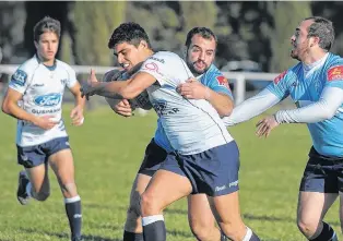  ?? PABLO PRESTI-LA NUEVA ?? El pasado Sportiva-Comercial, también en La Carrindang­a, marcó el debut de ambos en el décimo TRP. En la imagen, Manuel Santos, apertura del blanco y autor de un try en el 48-35.