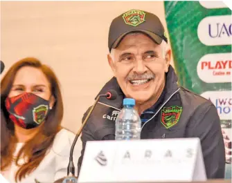  ??  ?? Sonriente y con mucho entusiasmo, Ferretti fue presentado con Juárez.