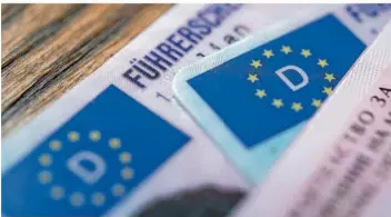  ?? FOTO: SINA SCHULDT/DPA ?? Das EU-Parlament stimmte am Mittwoch über neue EU-Führersche­inregelung­en ab.