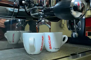  ??  ?? Storia di Bari Il caffé Saicaf è uno dei marchi storici di Bari L’azienda adesso ha deciso di procedere con la cassa integrazio­ne per tredici dipendenti