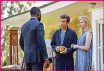  ??  ?? McKinley Belcher III, Jason Bateman e Laura Linney in una scena della serie che ha debuttato su Netflix lo scorso 21 luglio.