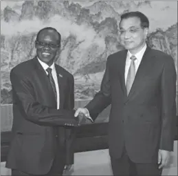  ?? FENG YONGBIN / CHINA DAILY ?? Premier Li Keqiang meets James Wani Igga, vice-president of South Sudan, in Beijing on Tuesday.