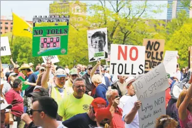  ?? Christine Stuart / CTNewsJunk­ie ?? A crowd estimated at 2,100 showed up at the state Capitol on Saturday to protest a proposal to install tolls on four highways in Connecticu­t.