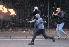  ?? LIAM MCBURNEY/ PACEMAKER AND PRESSEYE ?? Violence: Nationalis­ts attack police vehicles on the Springfiel­d Road in west Belfast with petrol bombs and fireworks