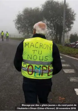  ??  ?? Blocage par des « gilets jaunes » du rond-point de l'aublette à Dinan (Côtes-d'armor), 20 novembre 2018.