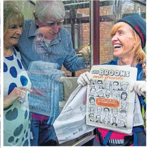  ??  ?? TV presenter Jackie Bird, left, and delivering a copy of The Sunday Post to her parents, Linda and Ronnie Macpherson, in East Kilbride during lockdown in April, above