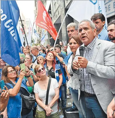  ?? TÉLAM ?? AL FRENTE. El dirigente gremial dice que “nadie va a discutir una paritaria que sea un suicidio económico”.