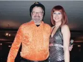  ?? —photo Vicky Charbonnea­u ?? Philip Benoît du club Optimiste était l’hôte et le maître de cérémonie de la soirée. On le voit ici en compagnie de sa fille Désiré, qui a su divertir et épater la foule avec ses performanc­es vocales.