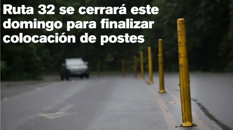  ?? JOSE DÍAZ ?? El paso por la vía se suspenderá de 7 a. m. a 3 p. m. entre el peaje y el cruce a Río Frío. Los postes abatibles buscan desestimul­ar los adelantami­entos prohibidos.