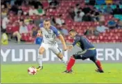  ?? AP ?? USA’s Sergino Dest (left) fights for ball with Leandro Campaz.