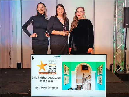  ?? Pic: Nick Williams ?? Bath Preservati­on Trust director of museums Claire Dixon (centre) and curator Amy Frost (right) collect their trophy at the South West Tourism Awards