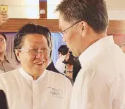  ??  ?? Cecilio Pedro of Lamoiyan Corporatio­n greets Roxas.