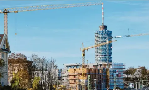  ?? Foto: Peter Fastl ?? In Augsburg sind Bestandswo­hnungen deutlich teurer geworden. Aus Sicht einer Studie entstehen aber auch zu wenige Neubauten.