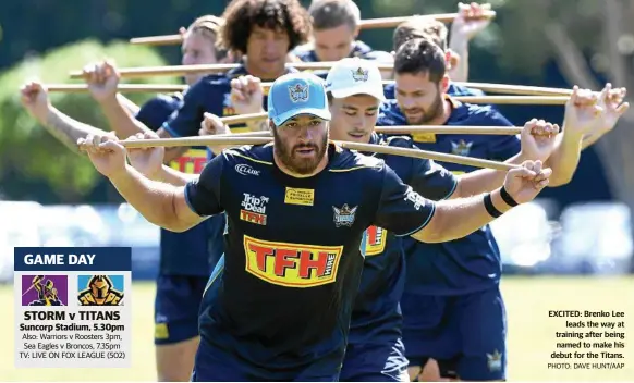  ?? PHOTO: DAVE HUNT/AAP ?? EXCITED: Brenko Lee leads the way at training after being named to make his debut for the Titans.