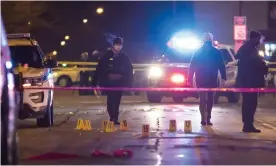  ?? Photograph: Ashlee Rezin Garcia/AP ?? Chicago and Evanston police investigat­e a crime scene on Saturday night.