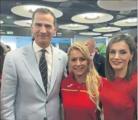  ?? FOTO: EFE ?? Lydia Valentín, con los Reyes ayer en el aeropuerto de Barajas