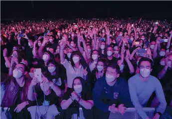  ?? PHOTO AFP ?? Présenté en mars, le spectacle a réuni quelque 5000 personnes à Barcelone...