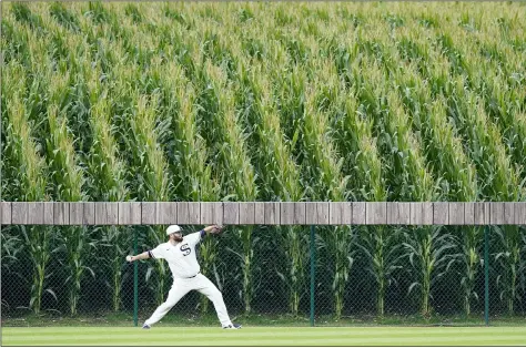  ?? CHARLIE NEIBERGALL — THE ASSOCIATED PRESS ?? White Sox pitcher Lance Lynn warms up in the outfield before facing the Yankees on Aug. 12in Dyersville, Iowa.