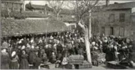  ??  ?? Marché à la volaille / photograph­ie Henri Jansou (18741966).