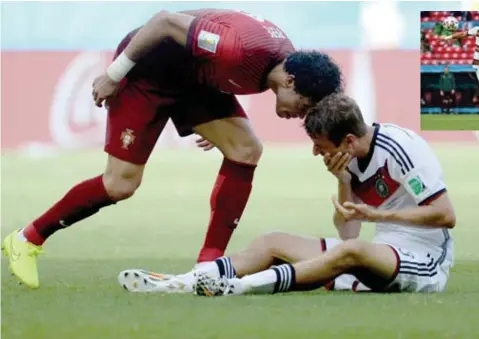  ?? FOTO BELGAIMAGE ?? In 2014 deelde Pepe op het WK een kopstoot uit aan Thomas Müller. Intussen raakte Pepe letterlijk en figuurlijk zijn wilde haren kwijt.