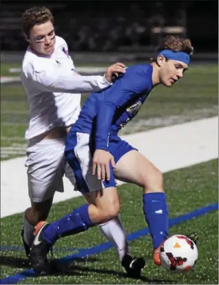  ?? RANDY MEYERS — THE MORNING JOURNAL ?? Ontario’s Kadin Hooks blocks Bay’s Colin Macmillan from the ball during the first half of Bay’s 4-2 regional semifinal win on Nov. 1.