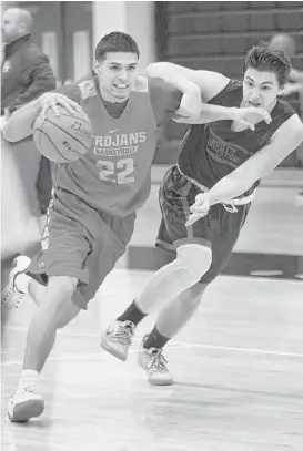  ?? Mark Mulligan / Houston Chronicle ?? South Houston’s Nick Hernandez is trying to make up for lost time as he goes hard in practice in preparatio­n for Friday’s showdown against Pearland Dawson.