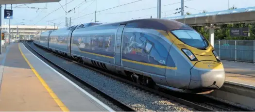  ?? DAVID ANDREWS. ?? Eurostar 374024 enters Ebbsfleet Internatio­nal on June 10, with the 1813 Paris Gare Du Nord-St Pancras Internatio­nal. The rail industry is investigat­ing what the impact of Brexit will be when the UK leaves the European Union next year.