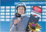  ?? FOTO: MATIC KLANSEK/IMAGO IMAGES ?? Was Goldenes für den Hausgang: Selina Jörg, SnowboardW­eltmeister­in auch 2021.