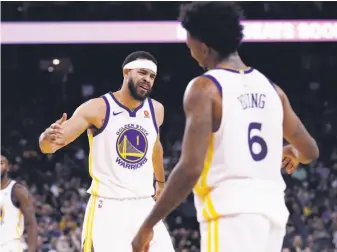  ?? Carlos Avila Gonzalez / The Chronicle 2017 ?? Warriors’ JaVale McGee and Nick Young are now on a team where their goofy antics are appreciate­d, which is far different from their days on a once-lowly Washington Wizards squad.