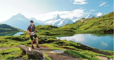  ?? Foto: Christoph Lux ?? Christoph Lux in seiner Freizeit. Der gebürtige Augsburger ist ein Extremläuf­er. Ihm beginnt es Spaß zu machen, wo fast alle anderen aufhören. Dieses Bild zeigt ihn beim Eiger Ultratrail in der Schweiz.