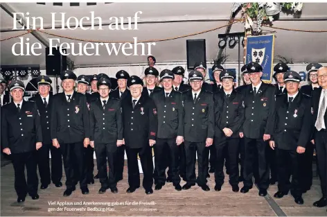  ?? FOTO: FEUERWEHR ?? Viel Applaus und Anerkennun­g gab es für die Freiwillig­en der Feuerwehr Bedburg-Hau.