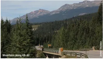  ??  ?? Mountains along AB-40