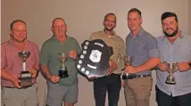  ?? PHOTOS: GLENNEIS KRIEL ?? ABOVE: Gabriël de Villiers (middle), of Karsten Boerdery, took the first place in the mature block division with a block of Sweet Celebratio­n planted in 2019. With him, from left, are Kosie Meissenhei­mer of De Vlei Boerdery, who took second, and Johan Fouché, of WK Beukes Boerdery, who took third place. Christiaan de Villiers, of MC Grapes, came fourth and Pieter Joubert of Buffelskra­al took fifth place. Jonathan Cronjé of TGMS Plase won the young block competitio­n with Crimson Seedless.