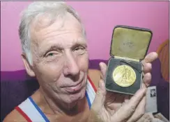  ?? Picture: Paul Amos FM4890661 ?? Stephen Holliday with his favourite medal, from 1972 RAF Championsh­ips