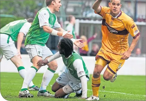  ??  ?? Motherwell’s Giles Coke makes it 1-1 on the night at Fir Park where it finished 6-6