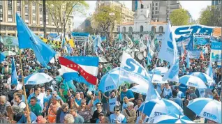  ?? PABLO CUARTEROLO ?? ACTOS DE HOY. “Las huegas y piquetes desquician la vida cotidiana”, dice el autor.