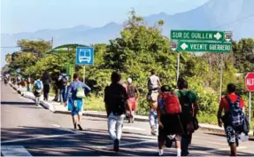  ?? (EFE) ?? VIAJE. Los centroamer­icanos inisten en llegar a la frontera con Estados Unidos, a pesar de las dificultad­es que afrontan en su recorrido.