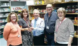  ??  ?? Rotary president Vaughan Fox present a $2000 donation to Food Relief manager Anne Pascoe with local volunteers Trish Addison, Anne Pascoe, Vaughan Fox, John and Lorraine Forsyth.