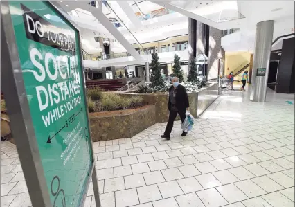  ?? Hearst Connecticu­t Media file photo ?? Patrons walk around at a virtually empty mall at the Stamford Town Center on May 20 in Stamford.