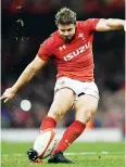  ??  ?? On target: Leigh Halfpenny kicks a penalty