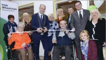  ??  ?? Mayor Pio Smith cutting the ribbon on the new shop with Oliver Murphy