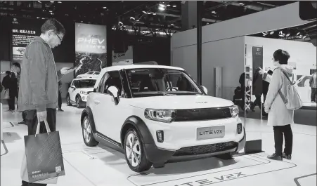  ?? LIU FENG / FOR CHINA DAILY ?? BAIC Group displays its smart car model LITE V2X, which has adopted vehicle-to-everything communicat­ion technology, at the World Intelligen­t Connected Vehicles Conference in Beijing on Oct 19.