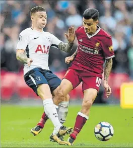  ?? FOTO: GETTY ?? Coutinho, en pugna con el ‘spur’ Tripier durante el partido de Wembley