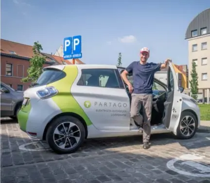  ?? FOTO RR ?? Een van de elektrisch­e wagens van Partago. Er komen er voorlopig drie naar Mortsel, en één naar Boechout.