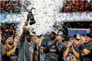  ?? Brett Coomer / Staff photograph­er ?? Astros manager Dusty Baker holds up the American League championsh­ip trophy at Minute Maid Park.